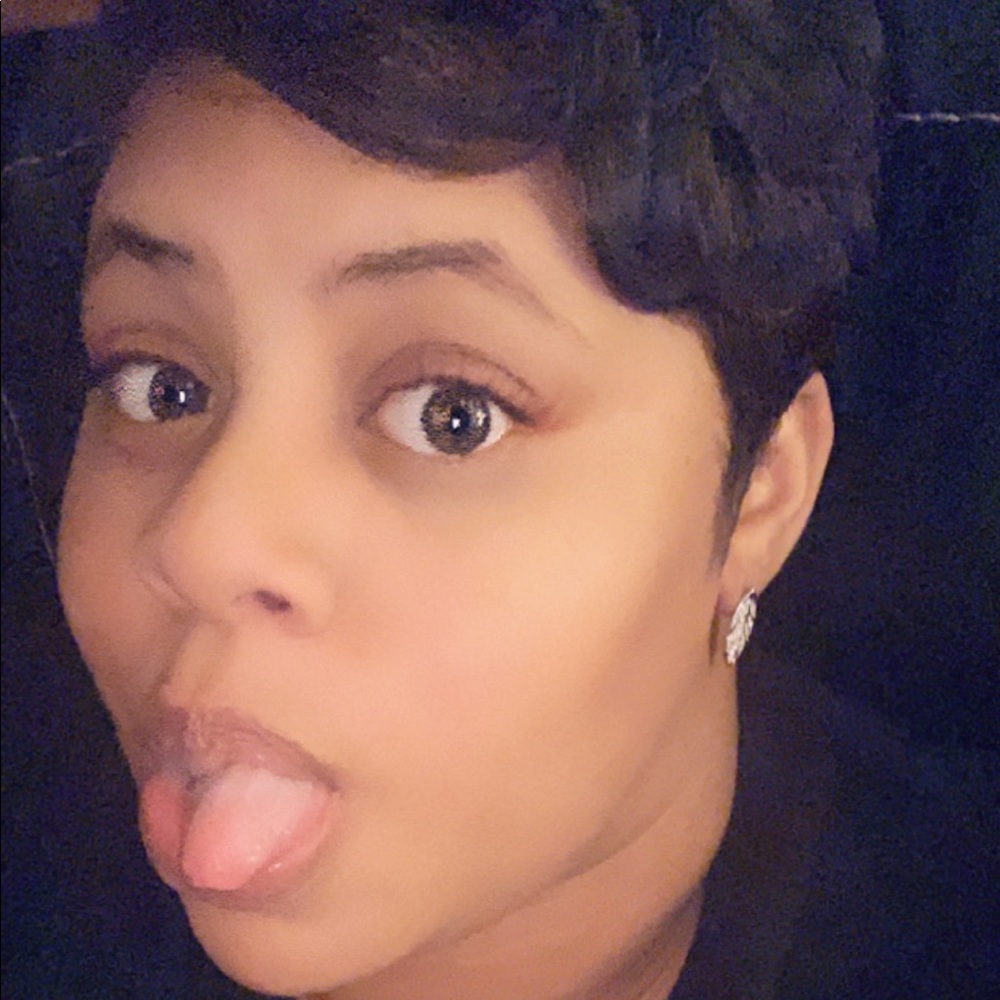 Meet your Posher, Deyara